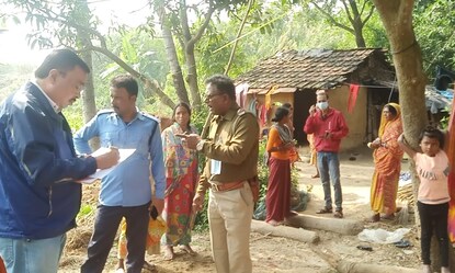নাবালিকা কিশোরীর বিয়ে বন্ধ করতে পুলিশ ও স্বেচ্ছাসেবী সংস্থার সদস্যরা 