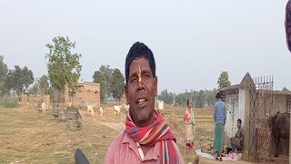 Nut seller sells peanut by singing song, watch viral video