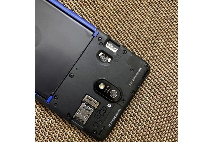 JioPhone Next-এর ফিচারগুলির মধ্যে রয়েছে কোয়ালকম স্ন্যাপ ড্রাগন ২১৫ (Qualcomm Snapdragon), ২ জিবি র‍্যাম এবং ৩২ জিবি ইন্টারন্যাল স্টোরেজ। এছাড়াও এতে রয়েছে ৮এমপি সেলফি ক্যামেরা সহ ৫.৪৫-ইঞ্চি এইচডিপ্লাস ডিসপ্লে এবং ১৩এমপি প্রাইমারি ক্যামেরা ফ্ল্যাশ। (Image: News18)