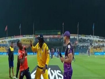 Viral Video: abu dhabi t10 league chris gayle flips coin for dwayne bravo- Photo Courtesy- 
