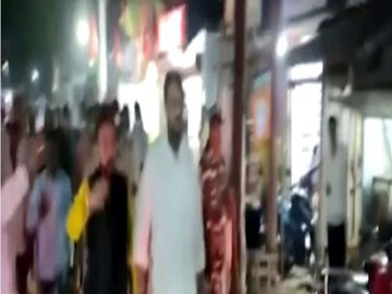বাবুলকে ঘেরাও করে বিক্ষোভ দেখান বিজেপি কর্মী- সমর্থকরা৷ 