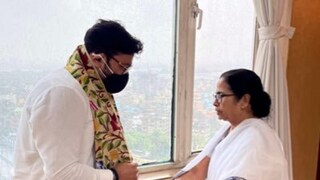 বাবুল সুপ্রিয়র সামনেই তাঁর তৃণমূল বিরোধী গান চালাল বিজেপি।