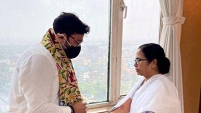 বাবুল সুপ্রিয়র সামনেই তাঁর তৃণমূল বিরোধী গান চালাল বিজেপি। বাবুল সুপ্রিয়র সামনেই তাঁর তৃণমূল বিরোধী গান চালাল বিজেপি।