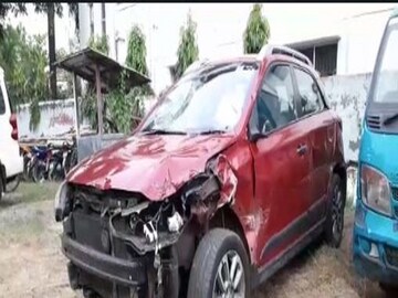 চিংড়িঘাটায় পথ দুর্ঘটনায় ঘাতক গাড়ি৷ 