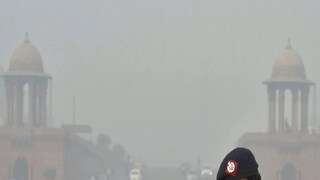 কিন্তু বায়ুদূষণ যে মানসিক হতাশার সঙ্গে যুক্ত তা উঠে এসেছে একটি সাম্প্রতিক গবেষণায়। গবেষণায় কিশোর- কিশোরীদের মধ্যে হতাশার ক্রমবর্ধমান লক্ষণগুলির সাথে ওজোন গ্যাসের সম্পর্ক পাওয়া গেছে। ওজোন হল এমন একটি গ্যাস যা মোটর গাড়ির দূষণ, বিদ্যুৎকেন্দ্র এবং সূর্যালোকের উৎস থেকে উৎপন্ন হয়। উচ্চ ওজোন স্তর হাঁপানি, শ্বাসযন্ত্রের ভাইরাস এবং অকাল মৃত্যুর কারণ, সমীক্ষা বলছে এমনটাই।
