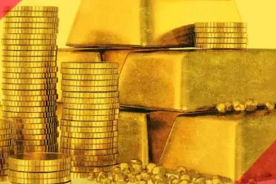  #নয়াদিল্লি: যদি আপনি সোনায় বিনিয়োগ করতে চান (Gold investment) তাহলে এই খবর আপনার জন্য দারুণ কাজের৷ কেন্দ্রীয় সরকার (Central Government) আজ আপনাকে এক দারুণ সুযোগ দিচ্ছে৷ সরকার সোবেরেন (Sovereign Gold Bond Scheme) গোল্ড বন্ড (Gold Bond Scheme by Central Government) কেনার সুযোগ দিচ্ছে৷ অষ্টম কিস্তি ২৯ নভেম্বর খোলা হচ্ছে৷ সস্তা সোনা-র (Cheap Gold) এই স্কিম ৫ দিন সাবস্ক্রিপশন খোলা থাকবে৷ Photo-Representative