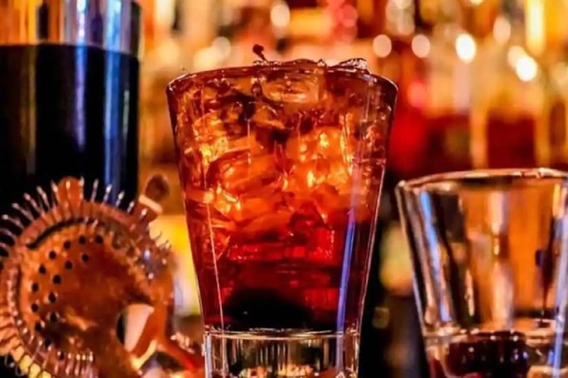 ওল্ড মঙ্ক ট্রিপিল এক্স প্রিমিয়াম রাম (Old Monk XXX Premium Rum Price) (১৮০ মিলি)-১৪০ টাকা, (৩৭৫ মিলি) ২৮০ টাকা, ৭৫০ (মিলি)-৭৫০ টাকা ৷ প্রতীকী ছবি ৷