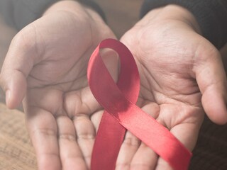 কোনও চিকিৎসা ছাড়াই সুস্থ হলেন HIV পজিটিভ রোগী। প্রতীকী ছবি। 