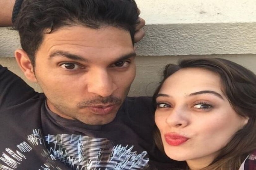 হ্যাজেল কিচ (Hazel Keech) প্রাক্তন তারকা অলরাউন্টার যুবরাজ সিং-এর স্ত্রী (Youvaj Singh) ৷ বেশ কয়েকটি বলিউড ছবিতে কাজ করেছেন ৷ সোশ্যাল মিডিয়াতেও ফ্যান ফলোয়ার প্রচুর ৷ ছবি সৌজন্যে ইনস্টাগ্রাম ৷ 