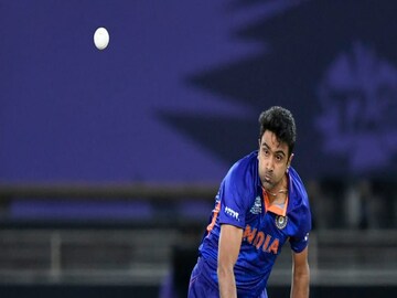 নামিবিয়ার বিরুদ্ধে অসাধারণ বল করে তিন উইকেট নিলেন অশ্বিন