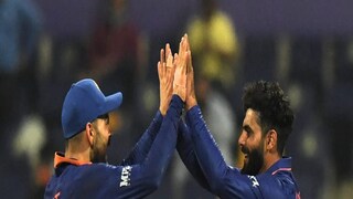 জাদেজা চার ওভার বল করে ১৫ রান দিয়ে তিনটি উইকেট তুলে নিলেন। জাদেজা চার ওভার বল করে ১৫ রান দিয়ে তিনটি উইকেট তুলে নিলেন।