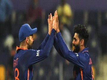 জাদেজা চার ওভার বল করে ১৫ রান দিয়ে তিনটি উইকেট তুলে নিলেন।