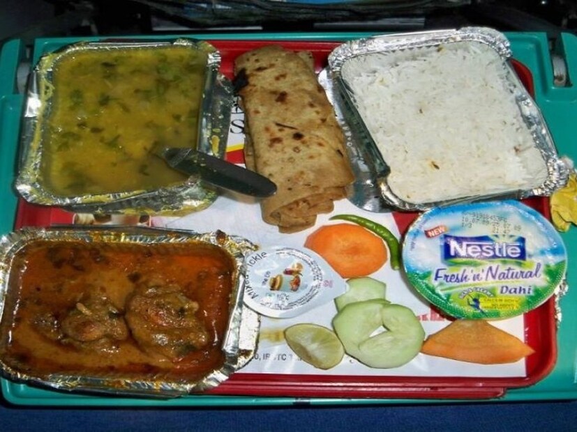এছাড়া যাত্রী সুবিধার্থে Mobile catering পরিষেবা ফিরিয়ে দিয়েছে ভারতীয় রেল। ndian Railway Catering and Tourism Corporation (IRCTC) জানিয়েছে, পরিষ্কার এবং সুস্বাদু খাবার পুনরায় পরিবেশন করতে Mobile catering পুরোপুরি তৈরি।
