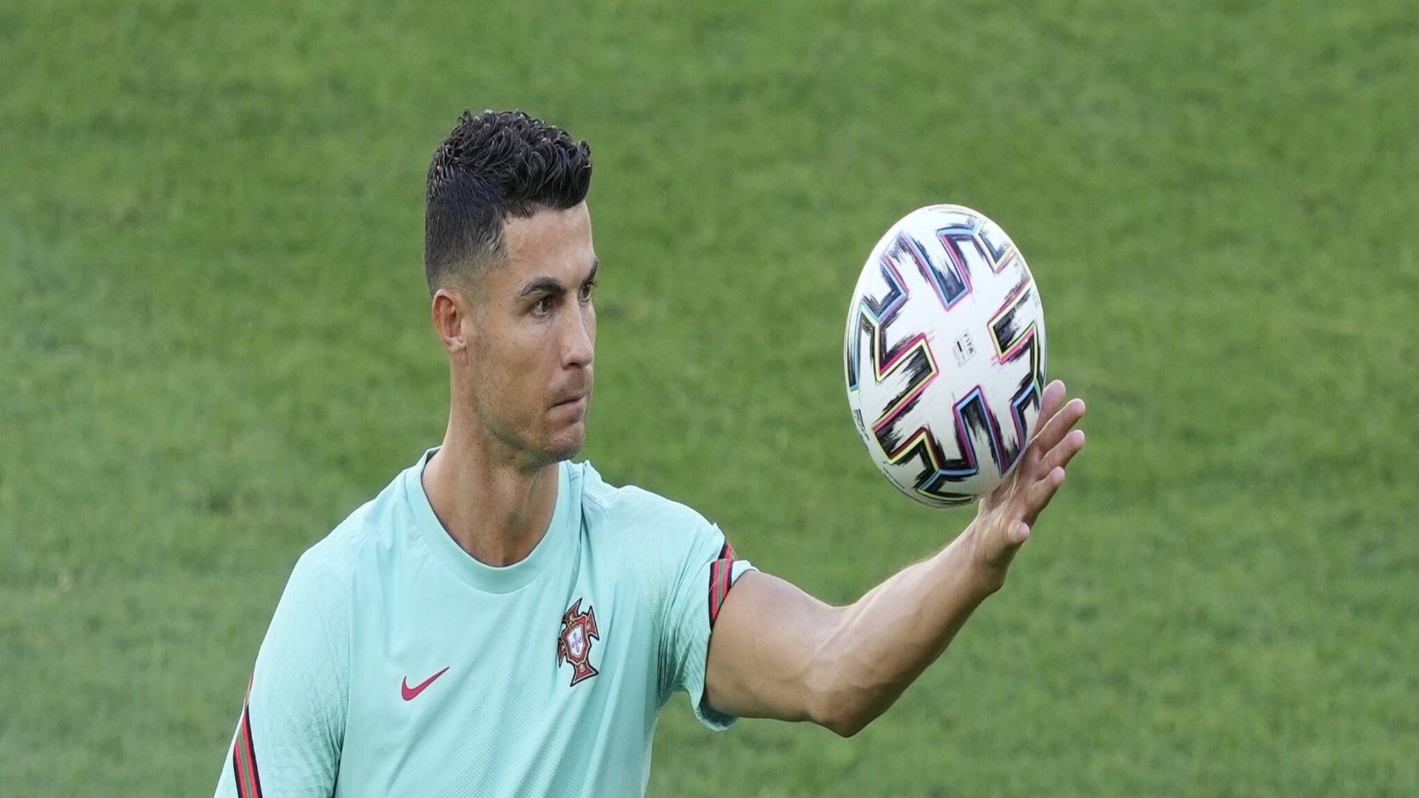 Ireland vs Portugal match : পর্তুগালের জার্সিতে আজ রাতে আইরিশদের চ্যালেঞ্জের মুখোমুখি হতে চলেছেন রোনাল্ডো