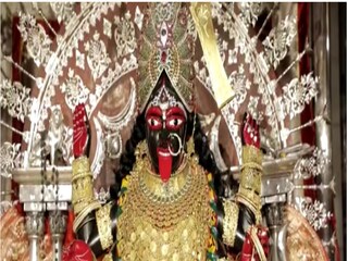 আজ যেভাবে সাজানো হয়েছে দক্ষিণেশ্বরের ভবতারিণীকে।
