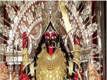 আজ যেভাবে সাজানো হয়েছে দক্ষিণেশ্বরের ভবতারিণীকে।