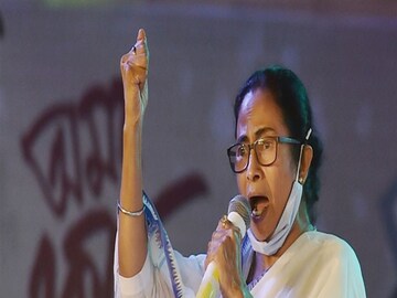 কংগ্রেসের বিরুদ্ধে তীব্র আক্রমণে মমতা 