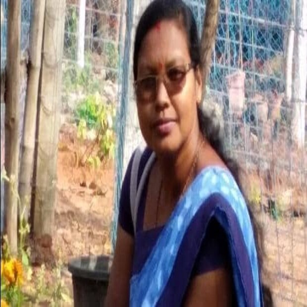 সকাল বেলা বাড়ির কাজকর্ম সেরে সাইকেলে নিয়ে বেরিয়ে পড়েন মাতিলদা কুল্লু। গ্রামের বাড়ি-বাড়ি যান, বোঝান। ধীরে ধীরে গোটা গ্রামের কাছেই ভরসার নাম হয়ে ওঠেন তিনি। করোনার সময়ও তাঁর কাজের কথা ছড়িয়ে পড়েছিল দিকে-দিকে।