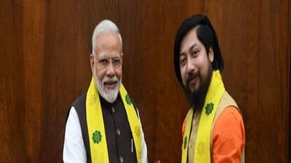 নিজের বুথেও মানরক্ষায় ব্যর্থ কেন্দ্রীয় মন্ত্রী নিজের বুথেও মানরক্ষায় ব্যর্থ কেন্দ্রীয় মন্ত্রী