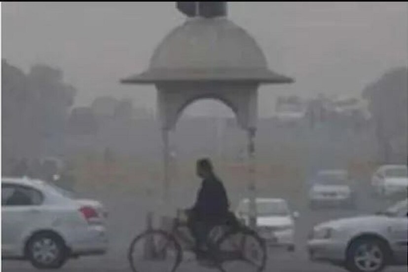 এদিকে হাওয়া অফিসের পক্ষ থেকে জানানো হয়েছে দিল্লি সহ উত্তর ভারতের বিভিন্ন রাজ্যে এয়ার কোয়ালিটি অত্যন্ত খারাপ হয়েছে৷ পরালি জ্বালানোর জন্য হাওয়ার মান দিল্লিতে মঙ্গলবার ২.৫ মান হয়েছে৷ আইএমডি (IMD) মঙ্গলবারই জানিয়েছে নভেম্বরে দক্ষিণভারতে সামাণ্যর থেকে অধিক বৃষ্টি হওয়ার আশঙ্কা৷ বৃষ্টির পরিমাণ সামাণ্যর থেকে ১২২ শতাংশ হবে৷ Photo- File