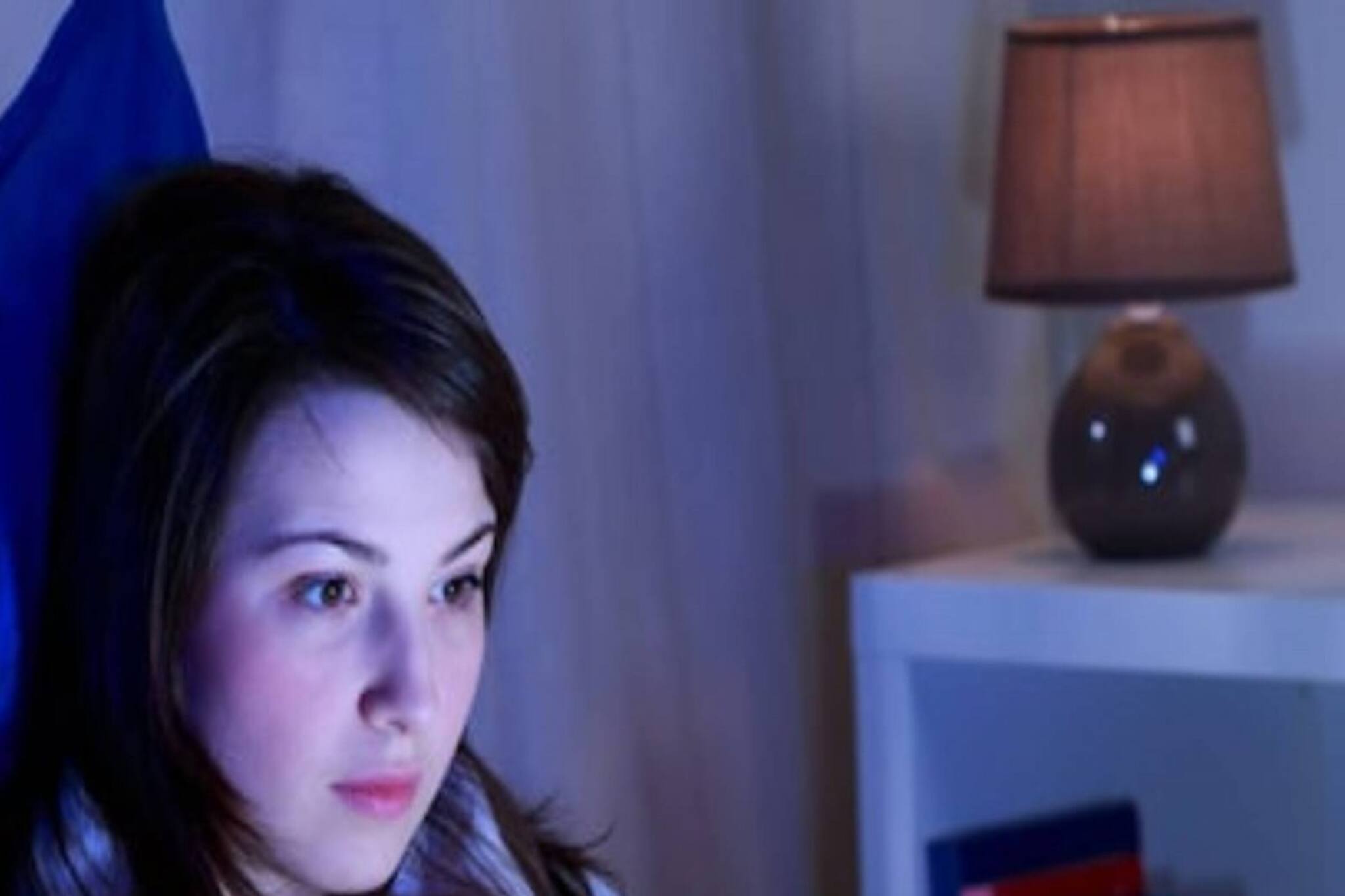 নেটসিরিজে আসক্তি থেকে নিশাচর হয়ে পড়েছেন? এই অভ্যাস পাল্টাতে পারবেন তো?