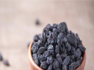 চুল পড়ার সমস্যা, কোষ্ঠকাঠিন্যর মতো সমস্যায় কিশমিশ জাদুর মতো কাজ করে (Health Benefits of Black Raisin )