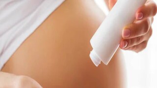 এছাড়াও তিনি আরও বলেছেন, সন্তানসম্ভবা থাকাকালীন যদি কোনও মা কোভিডে আক্রান্ত হন তাহলে তাতে মায়ের মৃত্যু থেকে শুরু করে, উচ্চ রক্তচাপ, কিডনি লিভার জাতীয় অঙ্গের সমস্যা এমনকী প্রি-ম্যাচিওর বাচ্চার জন্মের আশঙ্কাও থাকছে। 