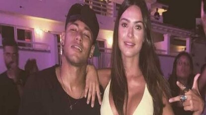 পায়ের চোট নিয়ে পার্টিতে নেচে ফের বিতর্কে নেইমার পায়ের চোট নিয়ে পার্টিতে নেচে ফের বিতর্কে নেইমার