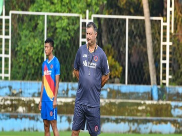 আজ তিন পয়েন্টের লক্ষ্যে ম্যানুয়াল ডিয়াজের লাল হলুদ