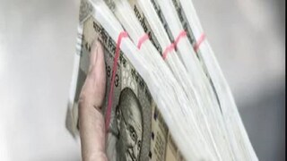 কী ভাবে করবেন এই ব্যবসা শুরু?

জানলে অবাক হবেন, এই ব্যবসা কিন্তু বাড়িতেই করা সম্ভব। তবে যদি বাড়িতে ব্যবসার জন্য উপযুক্ত জায়গায় না থাকে, তবে কোনও ছোট দোকান ভাড়া নিয়ে সেটিকে আইসক্রিম পার্লার বানিয়ে নেওয়া যেতে পারে। পাঁচ থেকে ১০ জনের বসার জায়গা ও একটি রেফ্রিজেটার রাখার জায়গা পেলেই এই ব্যবসা চলবে নিজের ছন্দে।