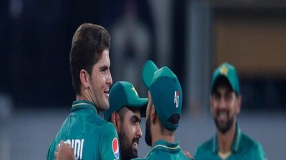 দুরন্ত বল করছেন শাহিন আফ্রিদি দুরন্ত বল করছেন শাহিন আফ্রিদি