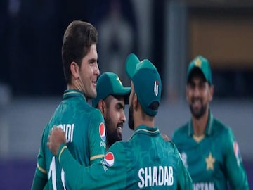 দুরন্ত বল করছেন শাহিন আফ্রিদি