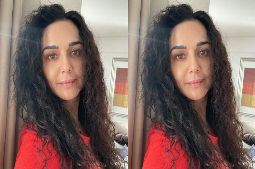 আইপিএলে প্রতি বছরেই দেখতে পাওয়া যায় প্রীতি জিন্টাকে ৷ সেই সবার প্রিয় প্রীতি জিন্টা তাঁর ভক্তদের এক ভাল খবর দিয়েছেন যাতে মন ভাল হয়ে যায় এমন খবরে ৷ ছবি সৌজন্যে ইনস্টাগ্রাম ৷