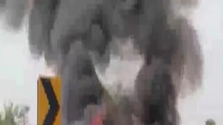 দুর্ঘটনার পরই যাত্রীবাহী বাসটিতে আগুন ধরে যায়৷ Photo-ANI