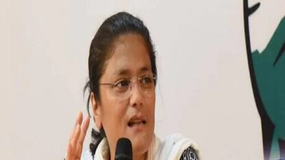 সুস্মিতা দেবের চরম কটাক্ষ ত্রিপুরার পুলিশকে। সুস্মিতা দেবের চরম কটাক্ষ ত্রিপুরার পুলিশকে।