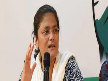 সুস্মিতা দেবের চরম কটাক্ষ ত্রিপুরার পুলিশকে।