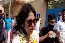 ত্রিপুরায় তৃণমূল নেতাদের হোটেলে পুলিশি-হানা, আটক করা হবে সায়নী ঘোষকে? ত্রিপুরায় তৃণমূল নেতাদের হোটেলে পুলিশি-হানা, আটক করা হবে সায়নী ঘোষকে?
