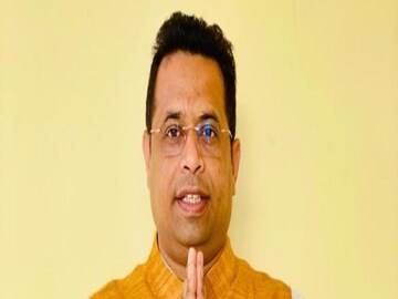 বিজেপির অস্বস্তি বাড়ালেন সৌমিত্র খাঁ।