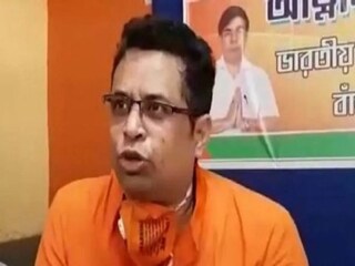 নতুন বিতর্কে সৌমিত্র খাঁ৷ 