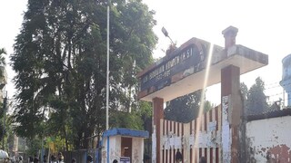 শিলিগুড়িতে স্কুল খুলতেই ছাত্রদের ভিড়।