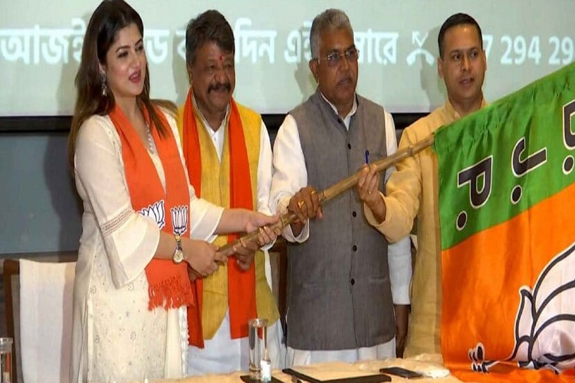 #কলকাতা: পশ্চিমবঙ্গ BJP-তে একের পর এক ভাঙন লেগেই রয়েছে। আর বৃহস্পতিবার বিজেপি ছাড়লেন অভিনেত্রী শ্রাবন্তী চট্টোপাধ্যায় (Srabanti Chatterjee)। বৃহস্পতিবার টুইট করে শ্রাবন্তী নিজেই বিজেপি ছাড়ার কথা ঘোষণা করেছেন। প্রসঙ্গত, বিধানসভা নির্বাচনে বেহালা পশ্চিম কেন্দ্র থেকে তৃণমূলের পার্থ চট্টোপাধ্যায়ের বিরুদ্ধে বিজেপি প্রার্থী হিসেবে লড়েছিলেন শ্রাবন্তী। কিন্তু পরাজিত হন তিনি। তারপর থেকেই বাড়তে থাকে বিজেপি-র সঙ্গে তাঁর দূরত্ব। অবশেষে এদিন দল ছেড়ে দিলেন তিনি।
