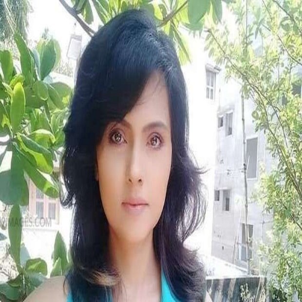 “দিলীপ ঘোষ ভন্ড।”-এমনই বিস্ফোরক অভিযোগ তুলে দল ছাড়েন অভিনেত্রী  রূপা ভট্টাচার্যও।  বিজেপির রাজ্য সভাপতি দিলীপ ঘোষের উদ্দেশে খোলা চিঠি লিখে রূপা সাফ জানিয়ে দিলেন তাঁর বিজেপি ছাড়ার কারণ আসলে কী? দিলীপ ঘোষের উদ্দেশ্যে খোলা চিঠিতে তিনি লেখেন, ''একটা কথা ভুলবেন না! আমায় শিল্পী আপনি বা বিজেপি বানায়নি। মানুষ বানিয়েছে। তাদের প্রতি সৎ এবং দায়বদ্ধ আমি থাকবো-ই।''
