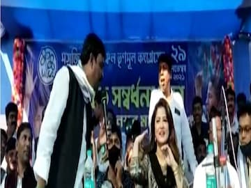 তৃণমূলের অনুষ্ঠানে শ্রাবন্তী চট্টোপাধ্যায়৷