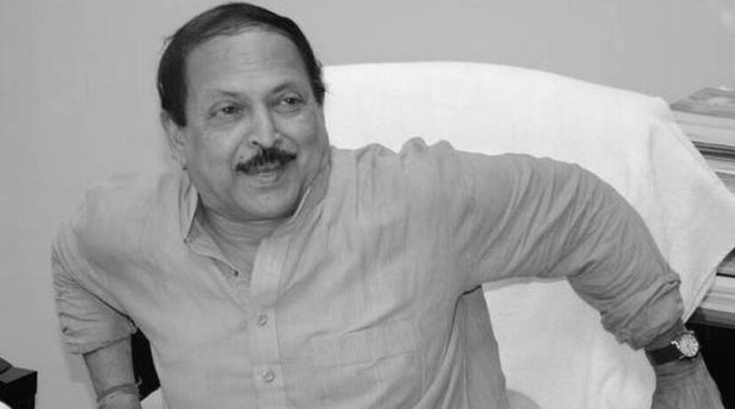 বামফ্রন্ট সরকারের জমানায় তিনি যখন মেয়র পদ সামলাচ্ছেন, সেসময় রাজ্যের মুখ্যমন্ত্রী ছিলেন বুদ্ধদেব ভট্টাচার্য ও পুরমন্ত্রী ছিলেন অশোক ভট্টাচার্য। সুব্রত মুখোপাধ্যায়ের সঙ্গে অত্যন্ত সুসম্পর্ক ছিল তৎকালীন মুখ্যমন্ত্রী বুদ্ধদেব ভট্টাচার্য ও পুরমন্ত্রী অশোক ভট্টাচার্যের। সেই সম্পর্ক কাজে লাগিয়ে কলকাতা শহরের জন্য বহু বকেয়া আদায় করেছিলেন তিনি৷ কলকাতা পৌরনিগমের সকলের সঙ্গে সুসম্পর্ক ও সামঞ্জস্য বজায় রেখে চলতেন বর্ণময় ব্যক্তিত্বের, সদা হাসিমুখ সুব্রত মুখোপাধ্যায়৷ তাঁর এই আকস্মিক প্রয়াণে কলকাতা পৌরনিগমের অন্দরমহলেরও মন খারাপ।