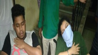 তৃণমূলের সম্ভাব্য প্রার্থী সঙ্গীতা বন্দ্যোপাধ্যায় (ডানদিকে) এবং তাঁর পরিবারের উপরে হামলার অভিযোগ৷ তৃণমূলের সম্ভাব্য প্রার্থী সঙ্গীতা বন্দ্যোপাধ্যায় (ডানদিকে) এবং তাঁর পরিবারের উপরে হামলার অভিযোগ৷