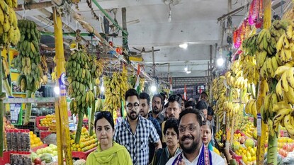 ত্রিপুরায় তারকা প্রচার চালাচ্ছে তৃণমূল। ত্রিপুরায় তারকা প্রচার চালাচ্ছে তৃণমূল।