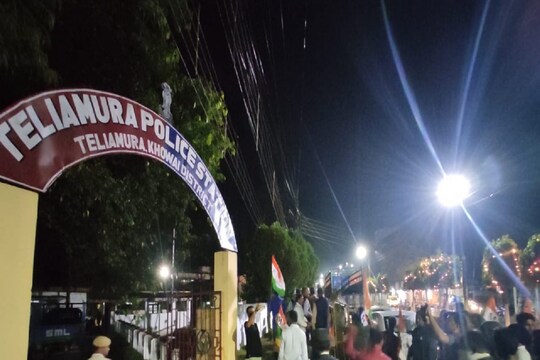 তেলিয়ামুড়া থানার সামনে তৃণমূলের বিক্ষোভ৷