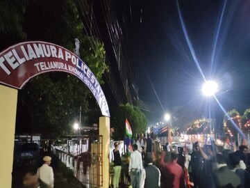 তেলিয়ামুড়া থানার সামনে তৃণমূলের বিক্ষোভ৷ 