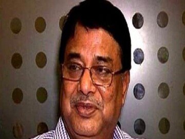 দিনহাটা উপনির্বাচনে ঘাসফুলের ঝড়। মুখে হাসি উদয়ন গুহর।