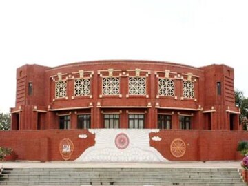 (Image Source: IIM Lucknow/Facebook)